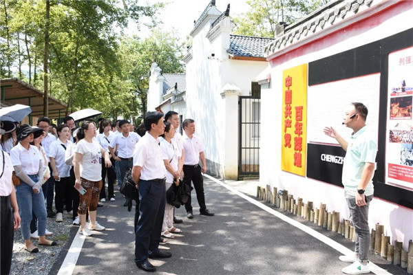 城投集團(tuán)黨員青年赴港口村紅色基地開展黨史教育實(shí)踐活動(dòng)